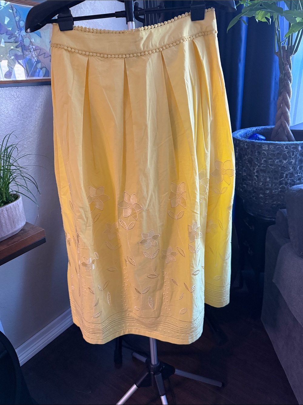 Avec Les Filles Yellow Embroidered Pleated Midi Skirt